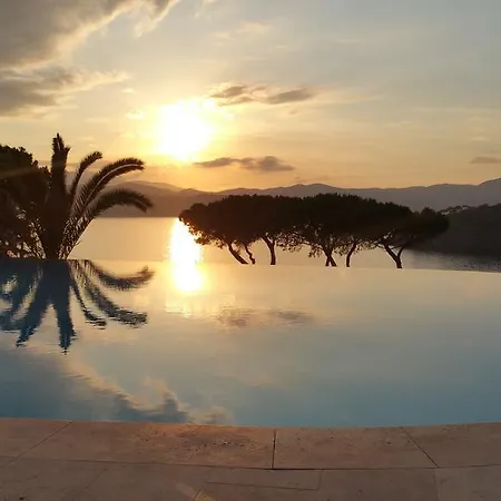 Ξενοδοχείο με διαμερίσματα Cala Silente 3*